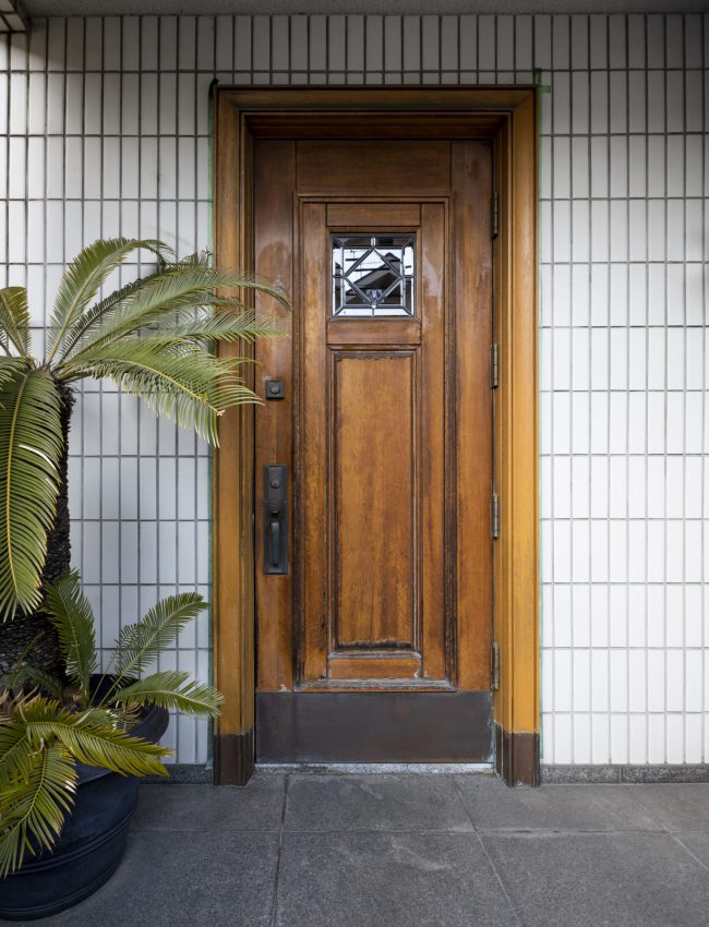 simple-house-entrance-japanese-building